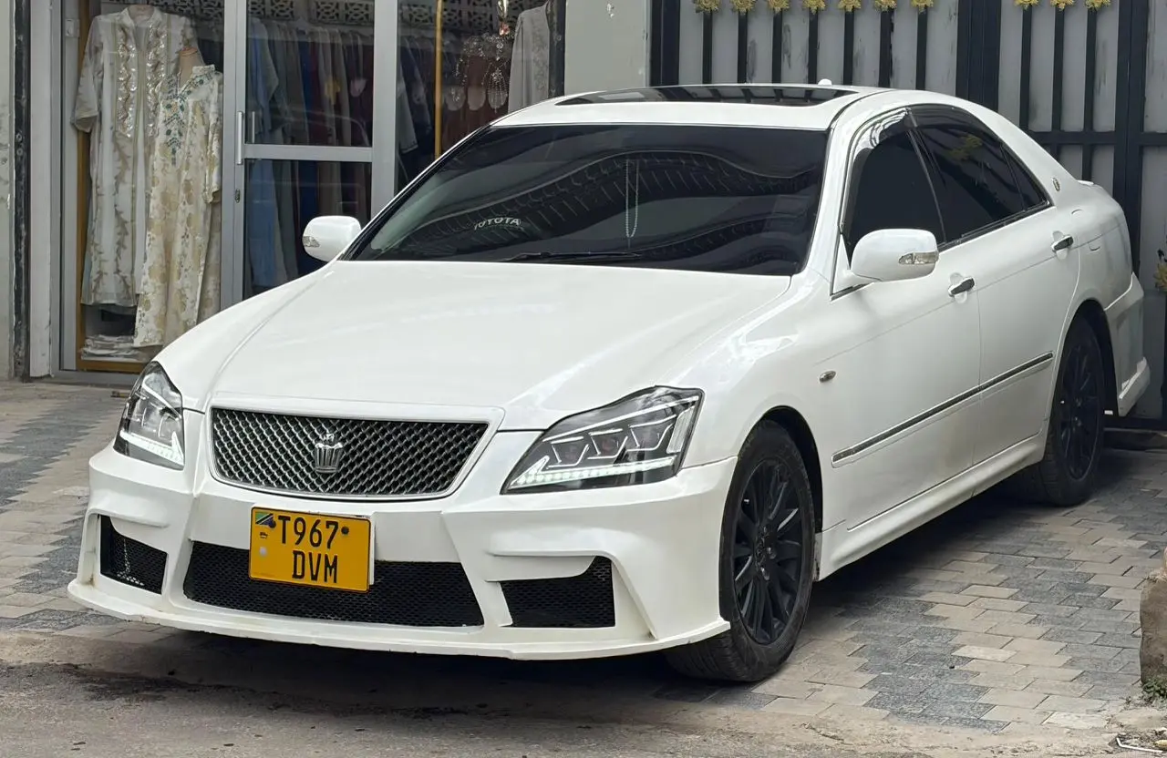 Toyota Crown Athlete thumbnail 2