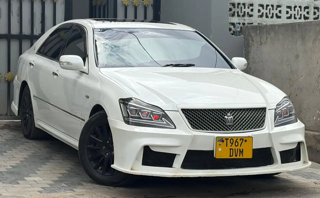 Toyota Crown Athlete thumbnail 3