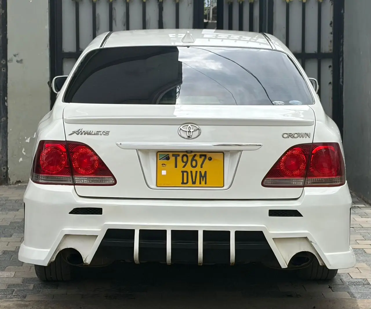 Toyota Crown Athlete thumbnail 4
