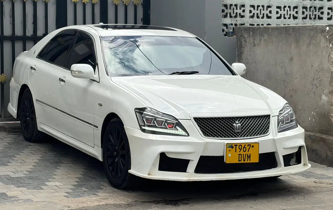 Toyota Crown Athlete thumbnail 5