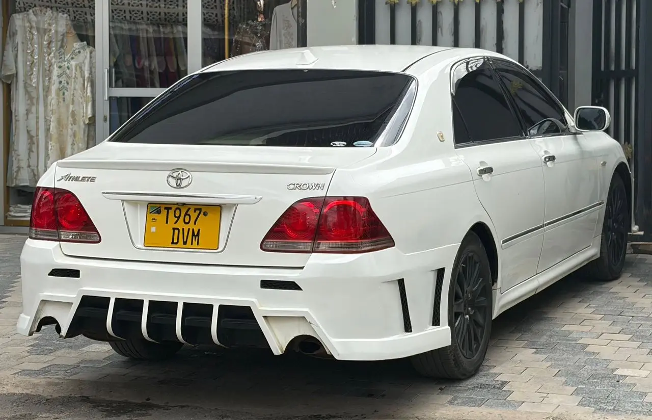 Toyota Crown Athlete thumbnail 6
