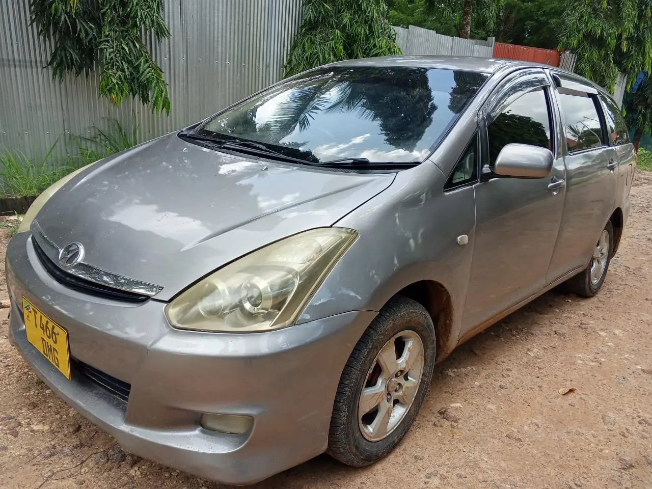 Toyota Wish 2004/05 thumbnail 3