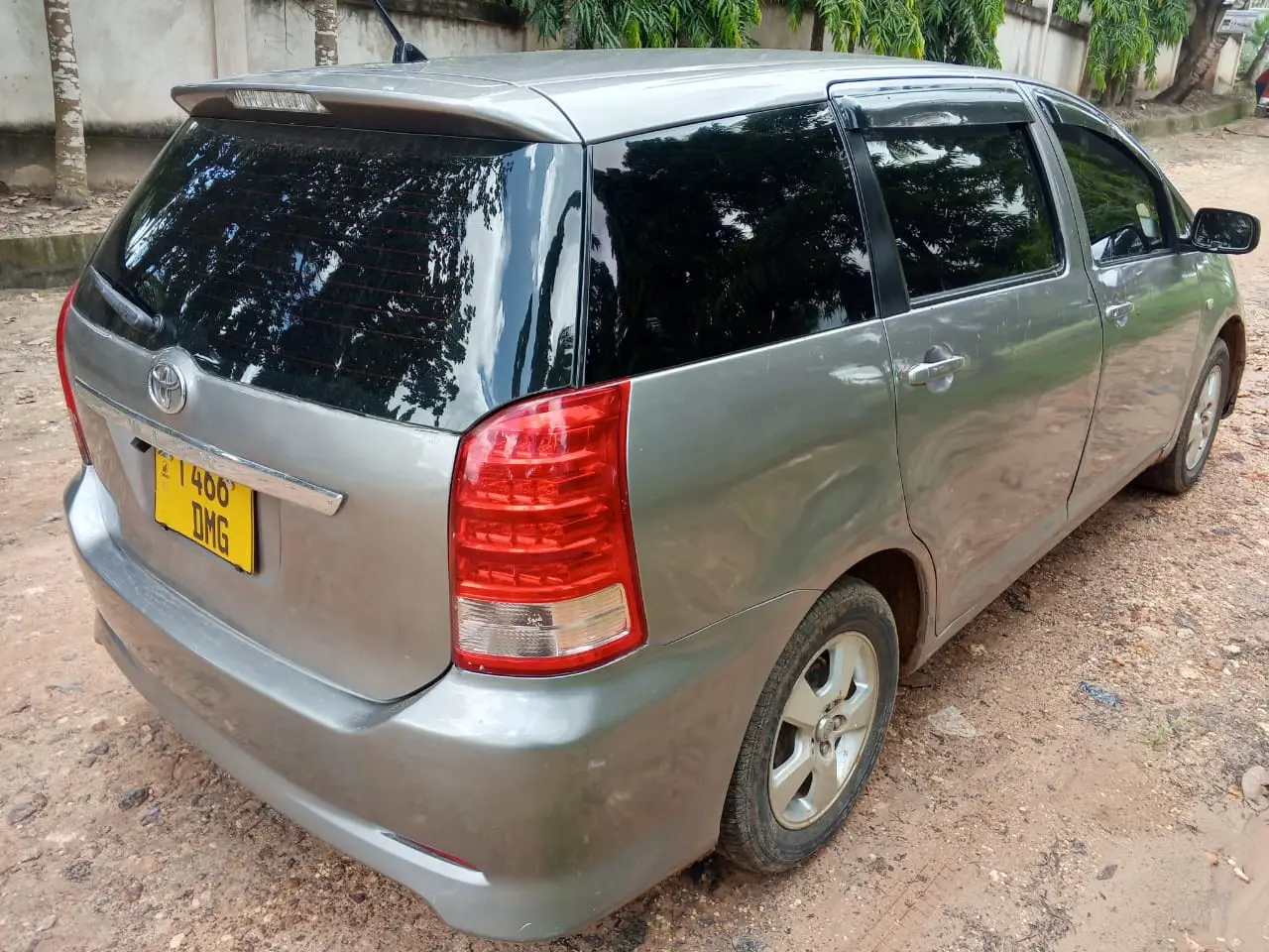 Toyota Wish 2004/05 thumbnail 4
