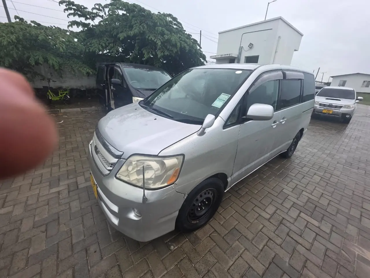 Toyota Noah Minivan Used for Sale
