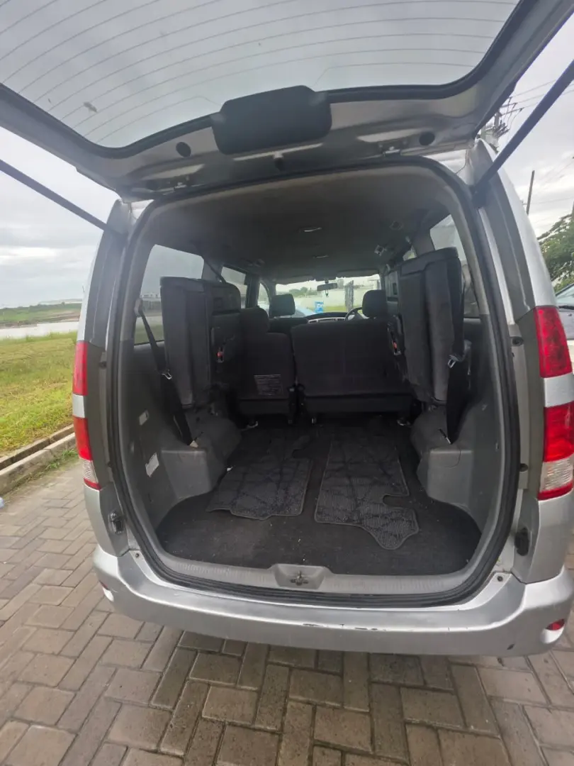 Toyota Noah Minivan Used for Sale thumbnail 2