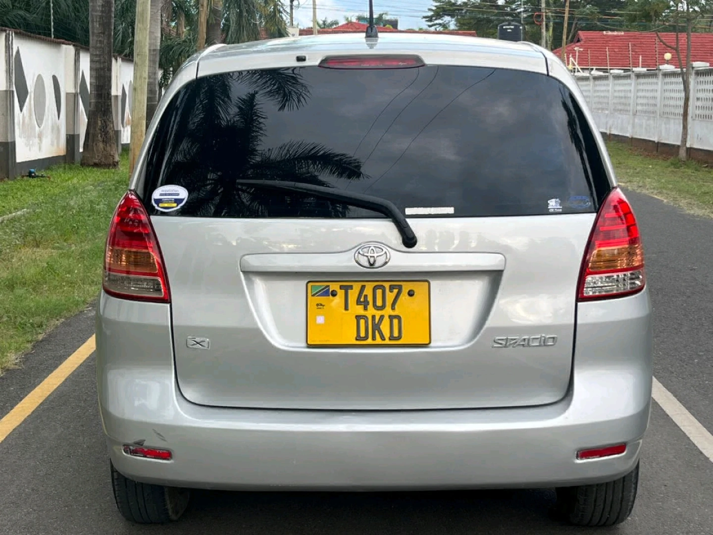 Toyota Spacio Minivan thumbnail 2