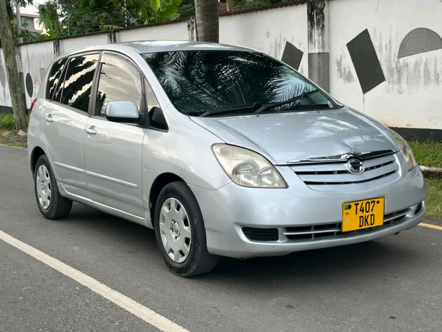 Toyota Spacio Minivan thumbnail 5