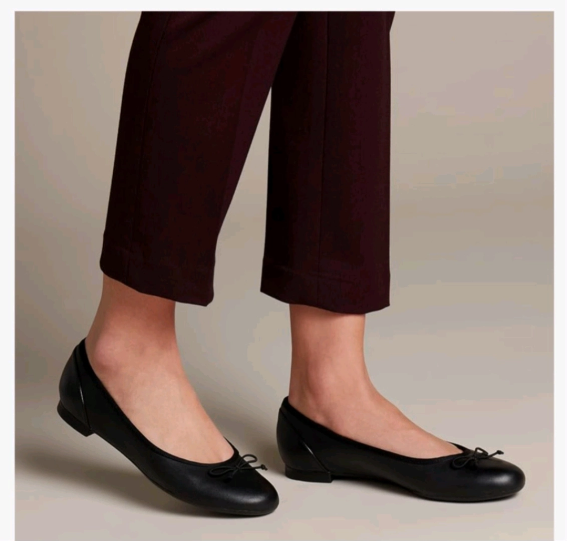 Clarks Women's Leather Flat Shoes, Size 7