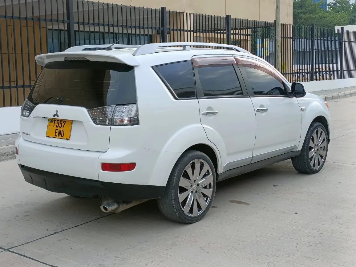 Mitsubishi Outlander ENU thumbnail 2