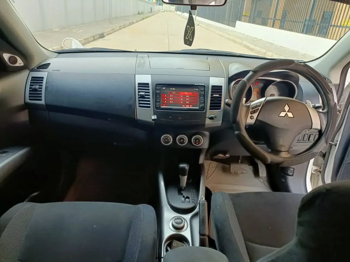 Mitsubishi Outlander ENU thumbnail 3