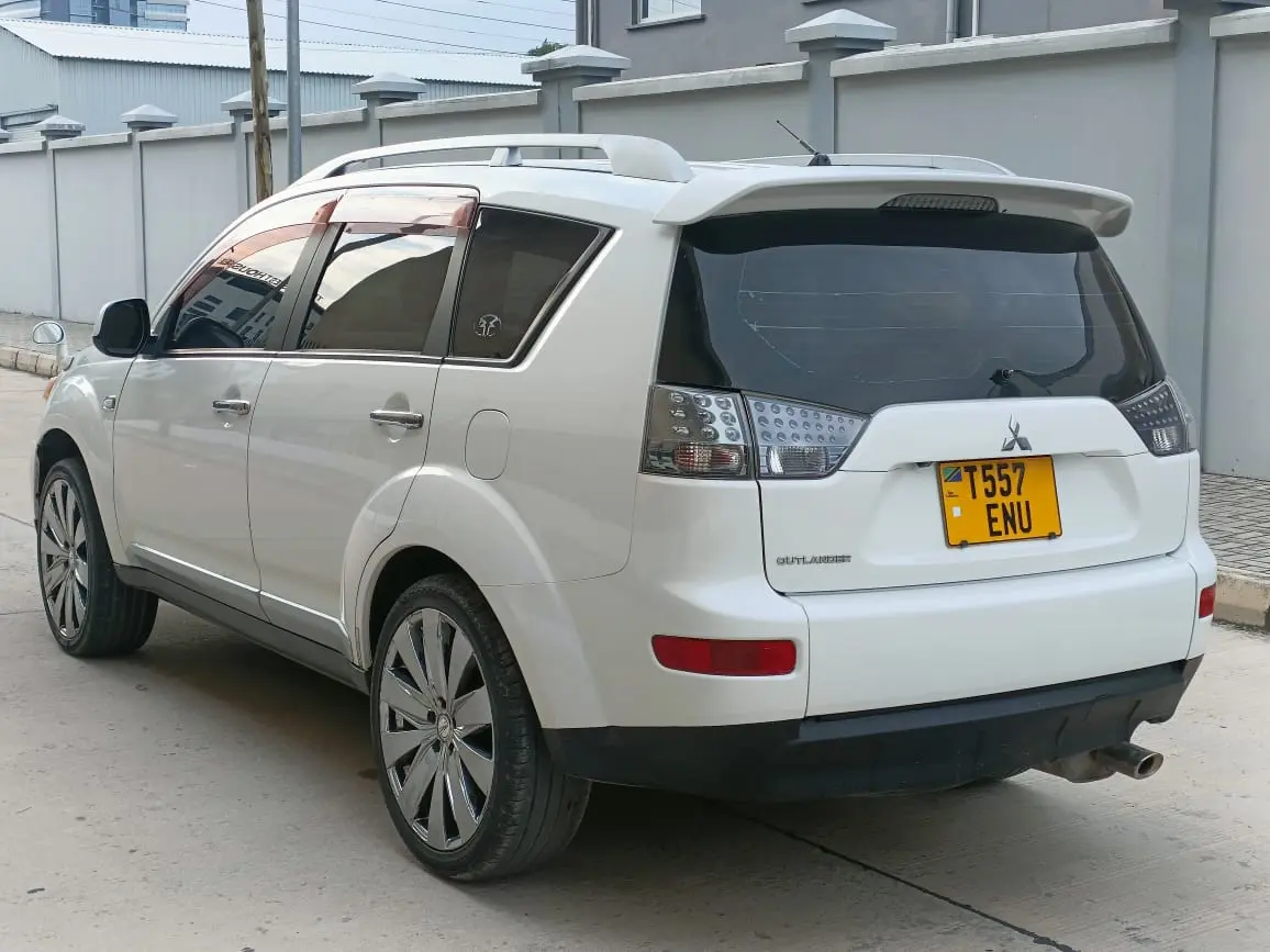 Mitsubishi Outlander ENU thumbnail 5