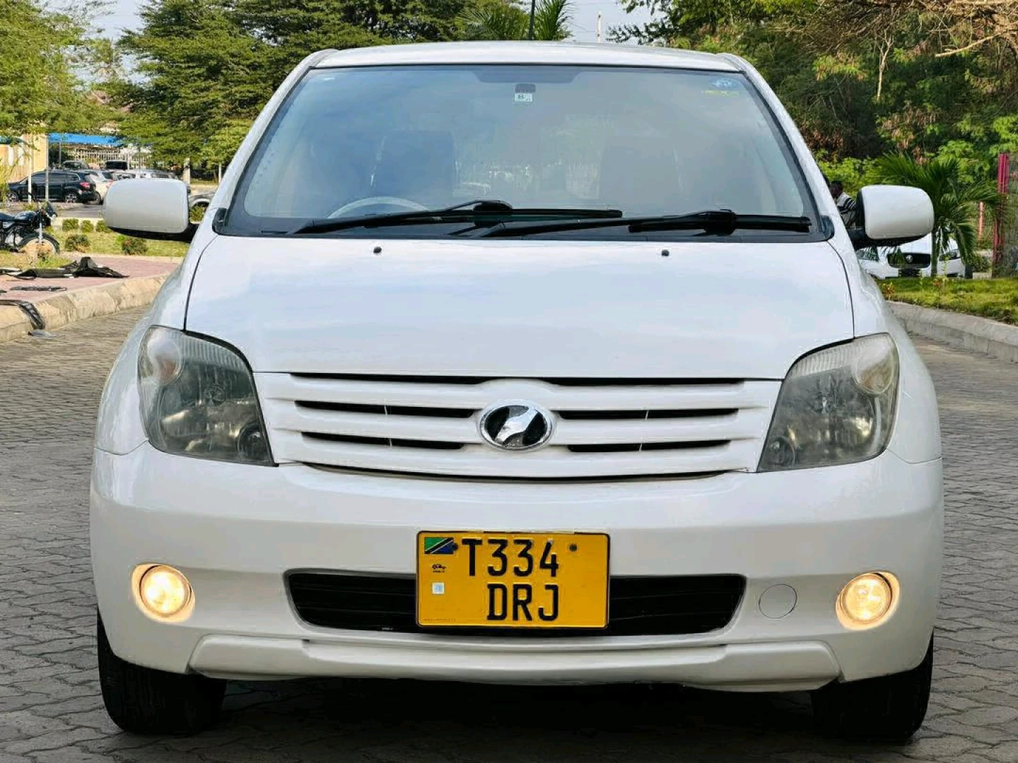 Used 2006 White Toyota Ist 1290cc Automatic
