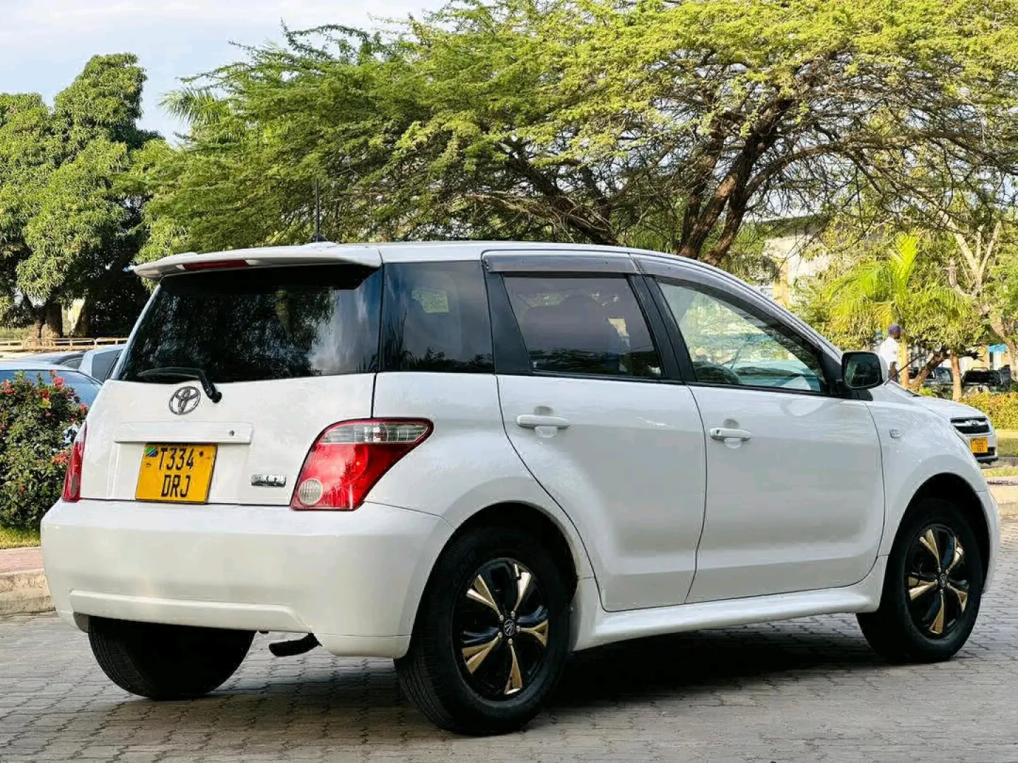 Used 2006 White Toyota Ist 1290cc Automatic thumbnail 4