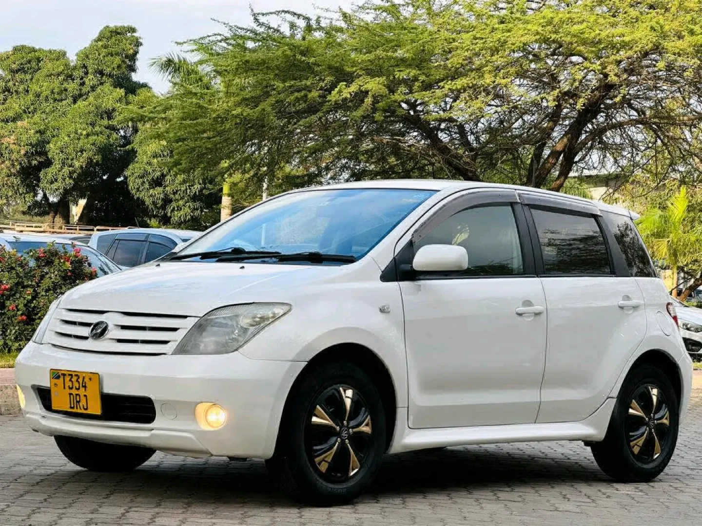 Used 2006 White Toyota Ist 1290cc Automatic thumbnail 6