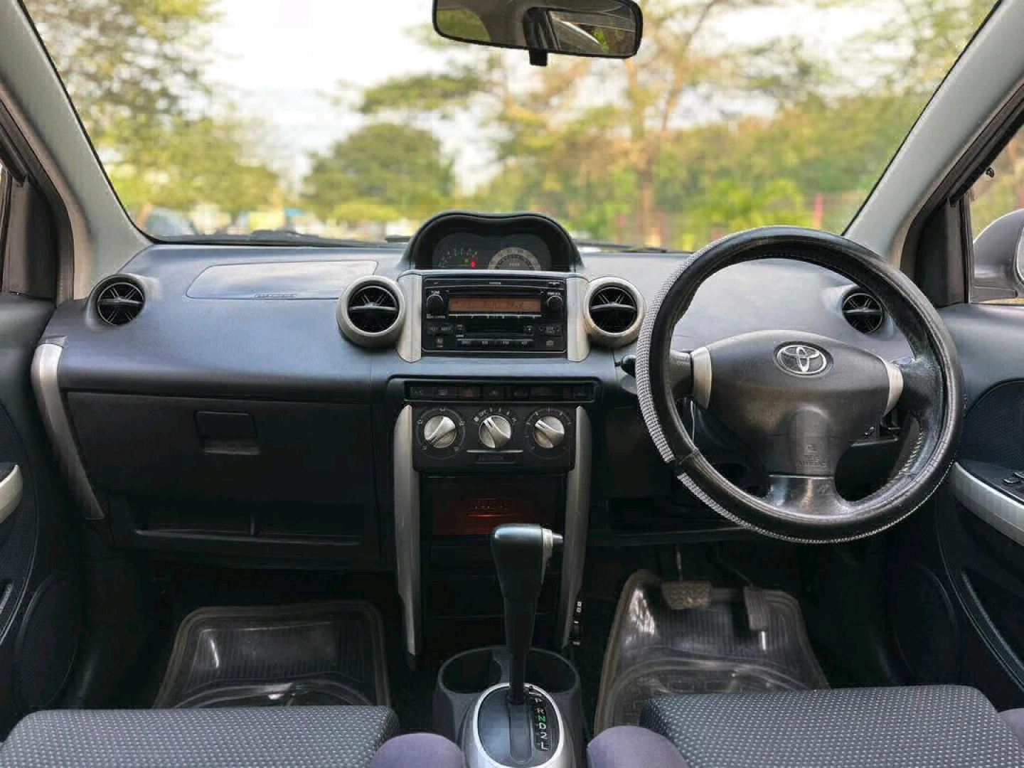 Used 2006 White Toyota Ist 1290cc Automatic thumbnail 8