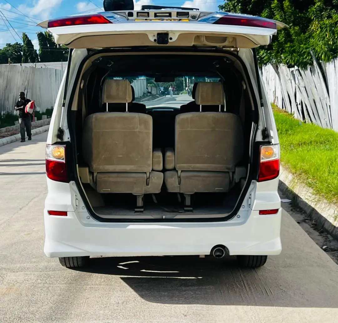 Toyota Alphard DNL thumbnail 4