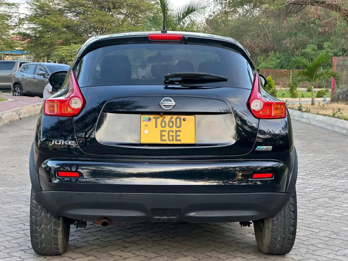 Nissan Juke 2010 Model for Sale - 1990cc thumbnail 2