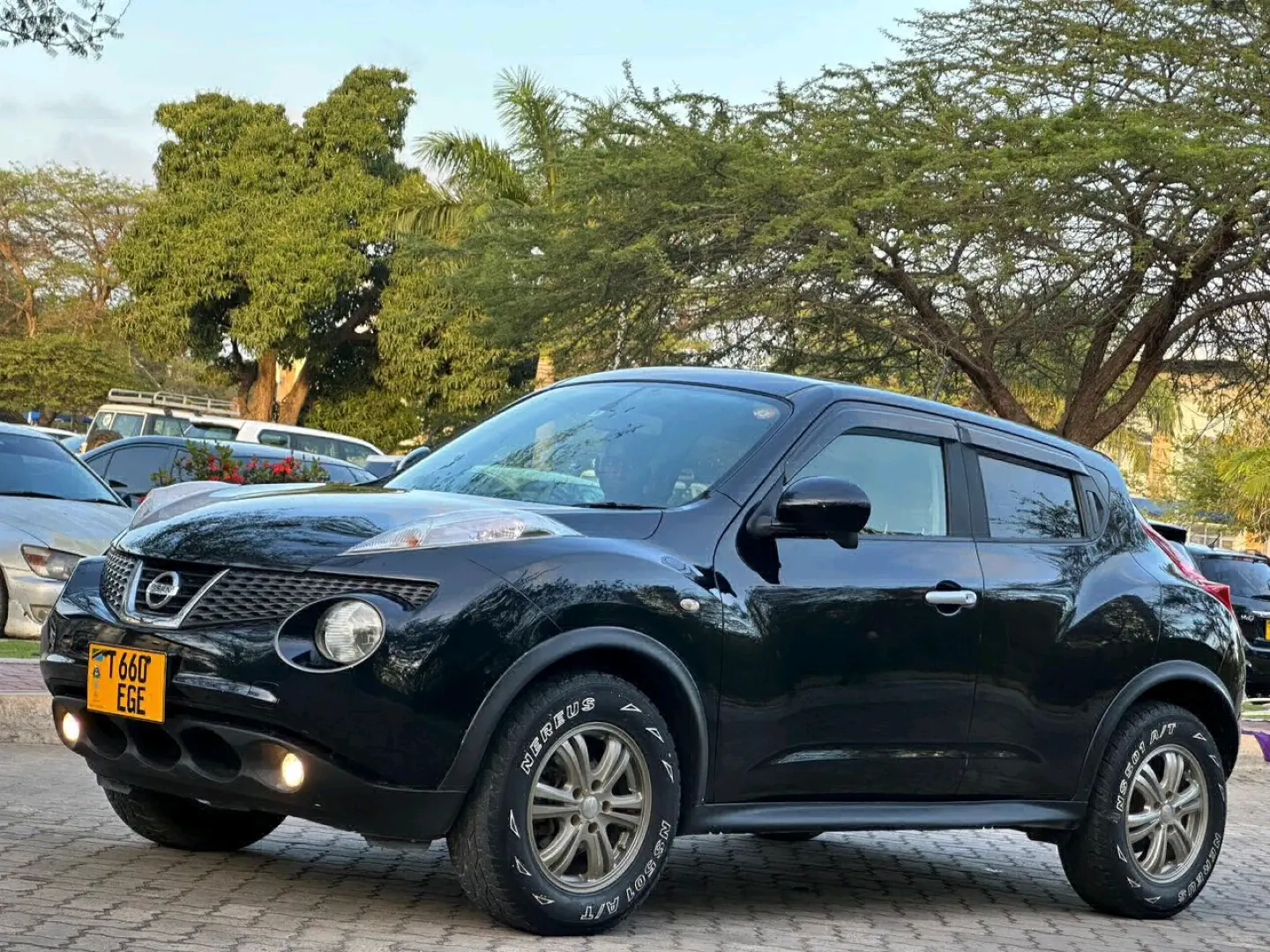 Nissan Juke 2010 Model for Sale - 1990cc thumbnail 3