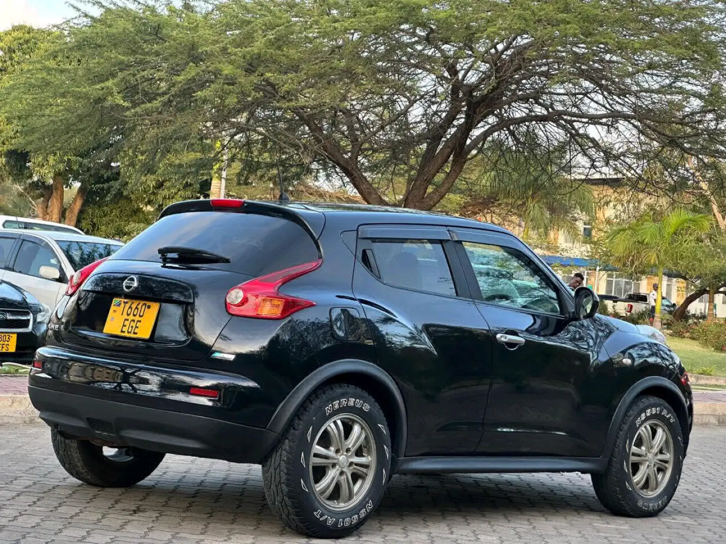 Nissan Juke 2010 Model for Sale - 1990cc thumbnail 4