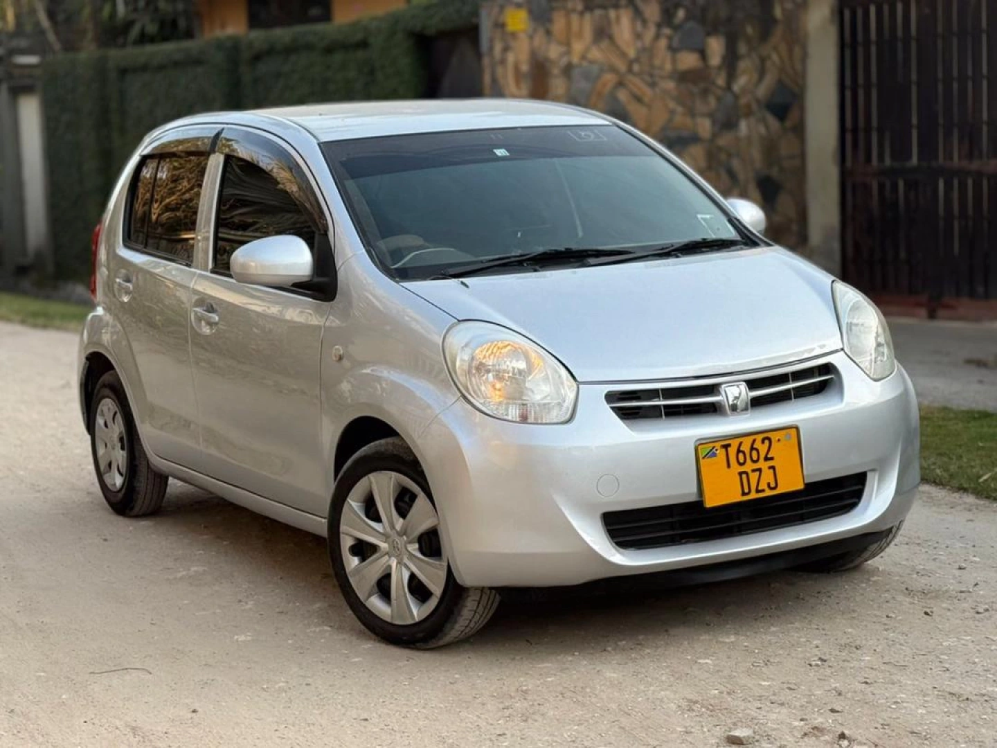 Toyota Passo Hatchback 1000cc (New Model) thumbnail 3