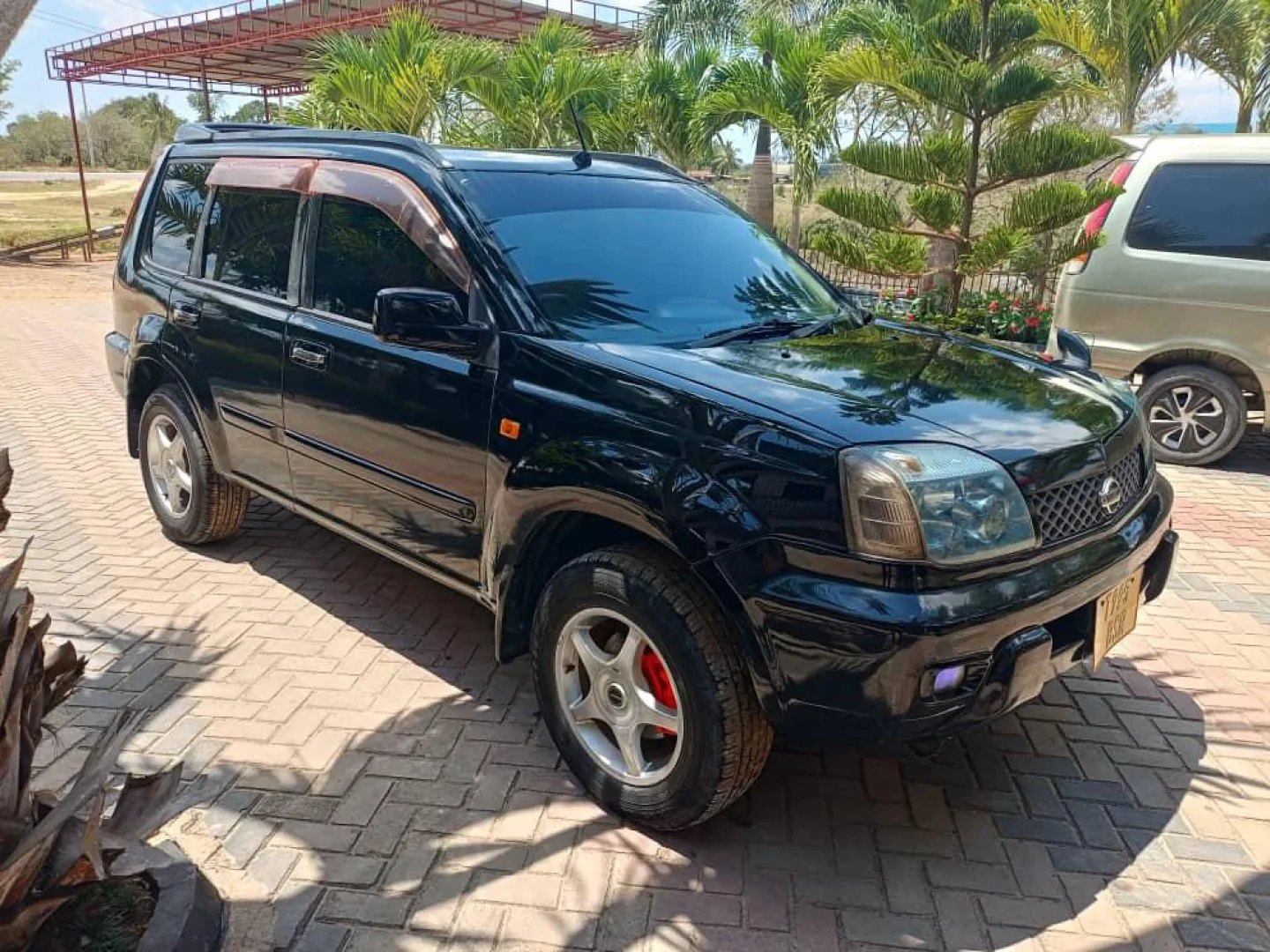 Nissan X-Trail SUV BSR thumbnail 2