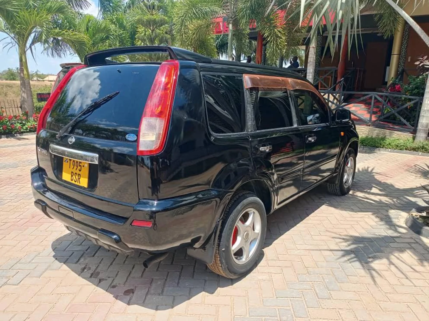 Nissan X-Trail SUV BSR thumbnail 4