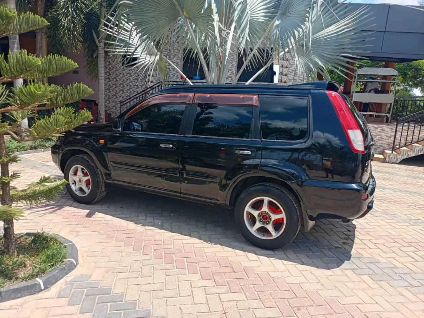 Nissan X-Trail SUV BSR thumbnail 5