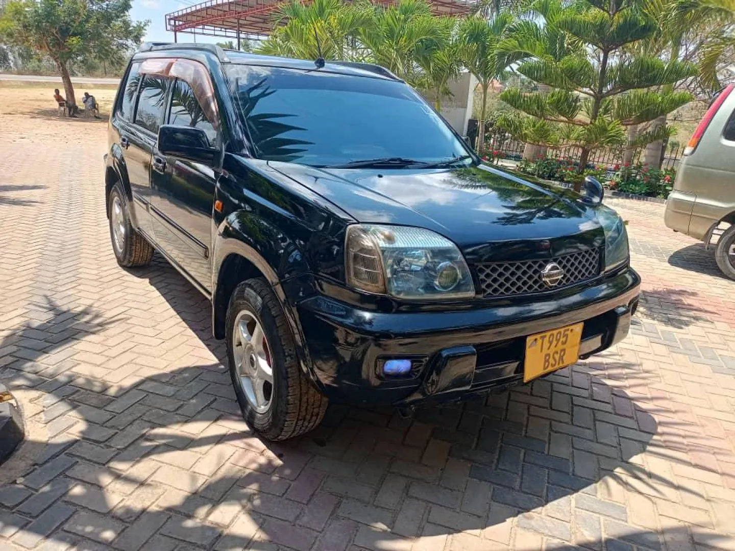 Nissan X-Trail SUV BSR thumbnail 7