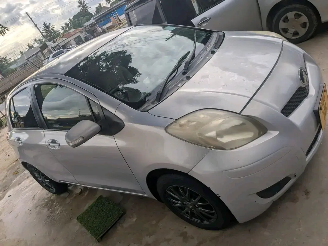 Silver Toyota Vitz 2008 thumbnail 9