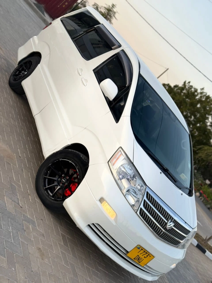 Used White Toyota Alphard Van 2360cc thumbnail 3