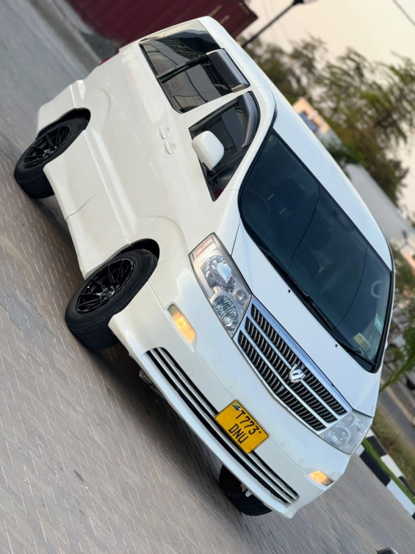 Used White Toyota Alphard Van 2360cc thumbnail 5