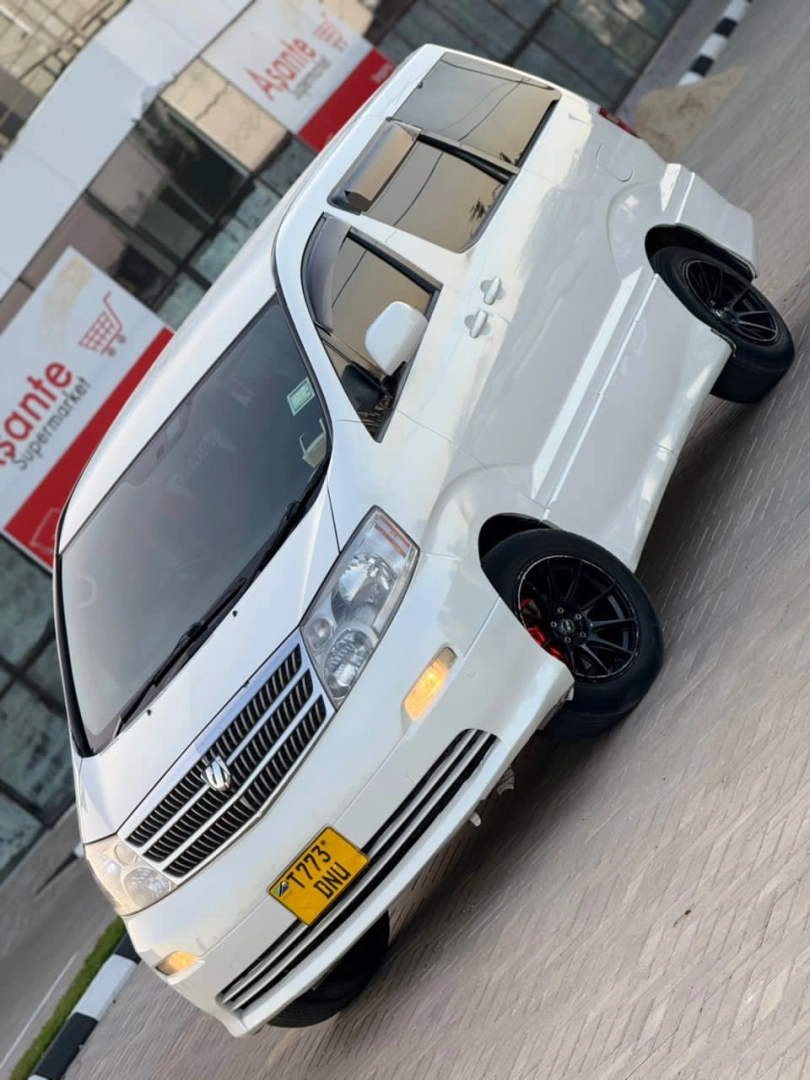Used White Toyota Alphard Van 2360cc thumbnail 7