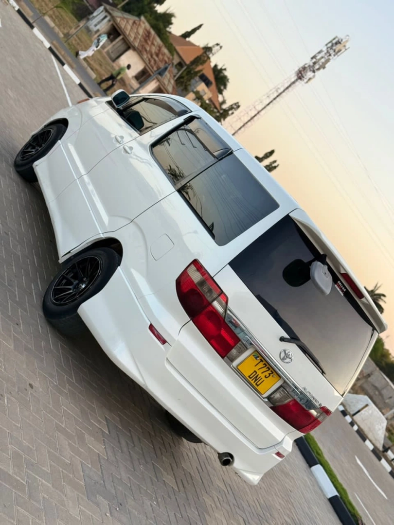 Used White Toyota Alphard Van 2360cc thumbnail 9