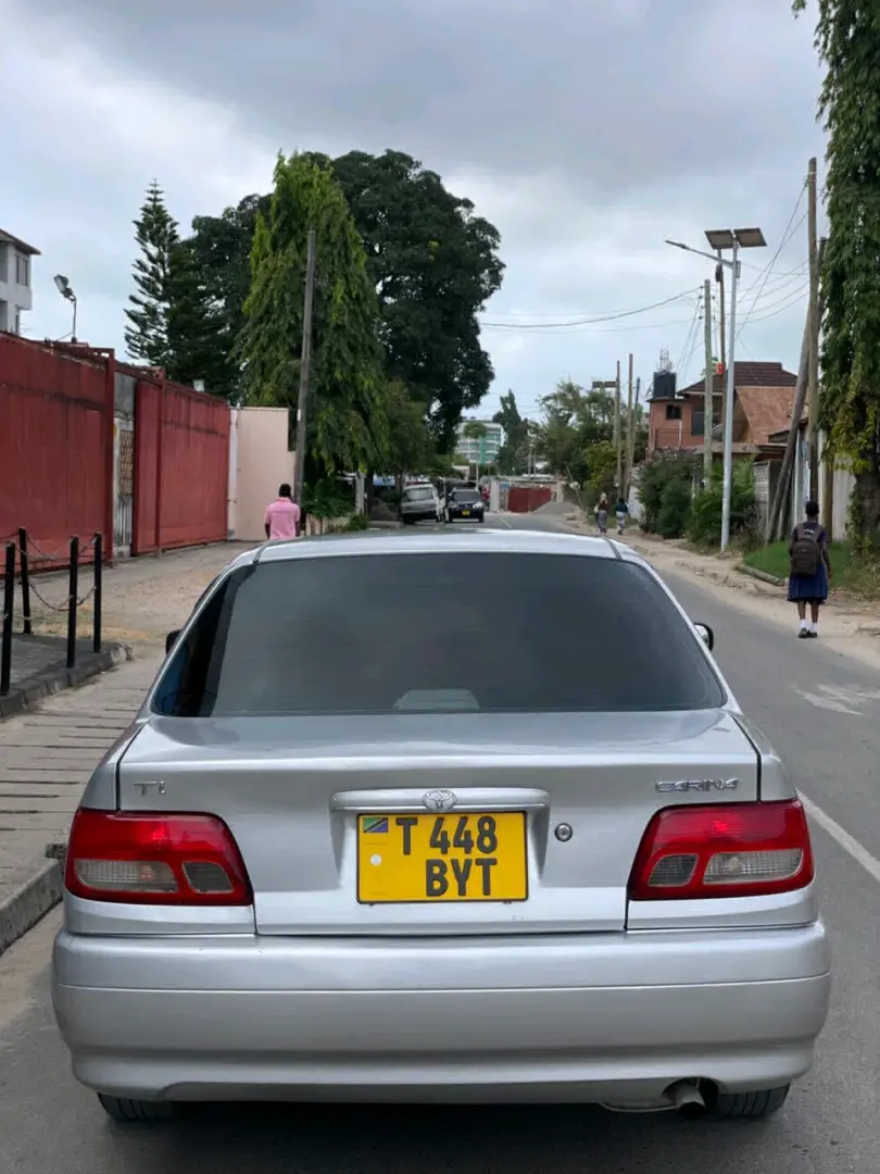 Toyota Carina Sedan 2002 kwa Mauzo au Vipuri thumbnail 2