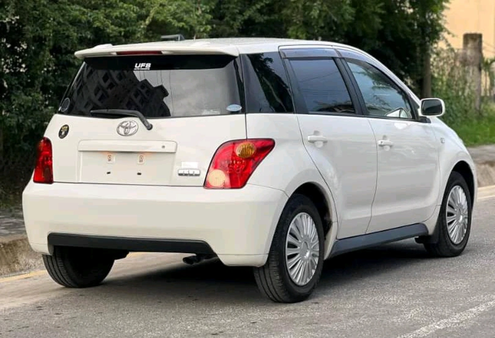 Toyota IST 2003 Pearl White Automatic thumbnail 6
