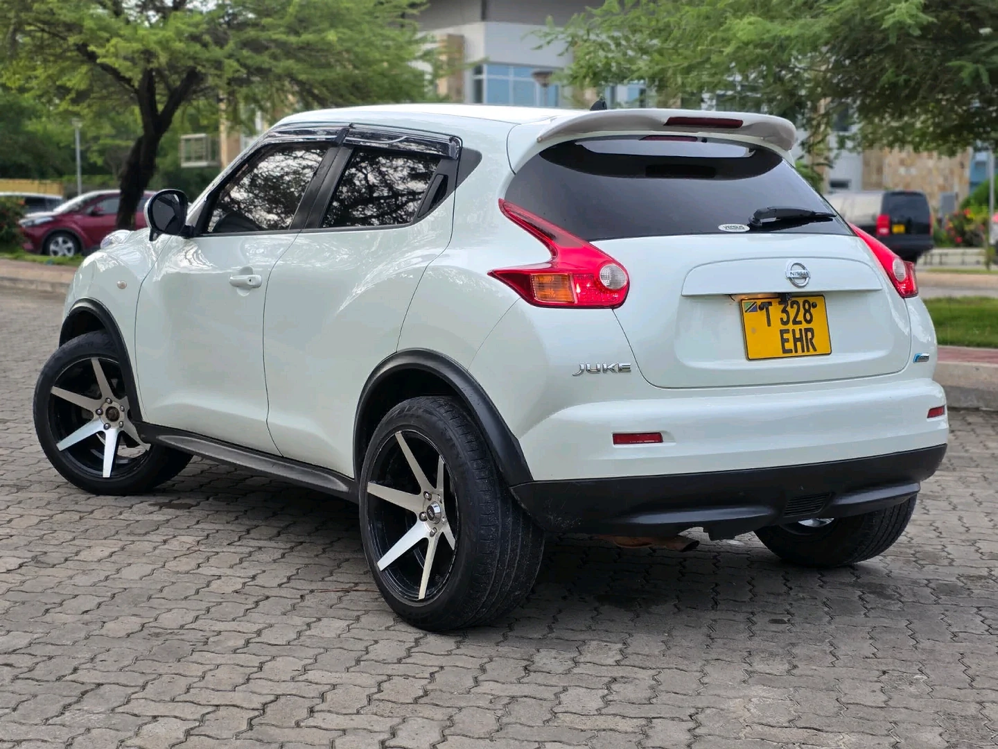 2010 Nissan Juke SUV 1490cc thumbnail 4