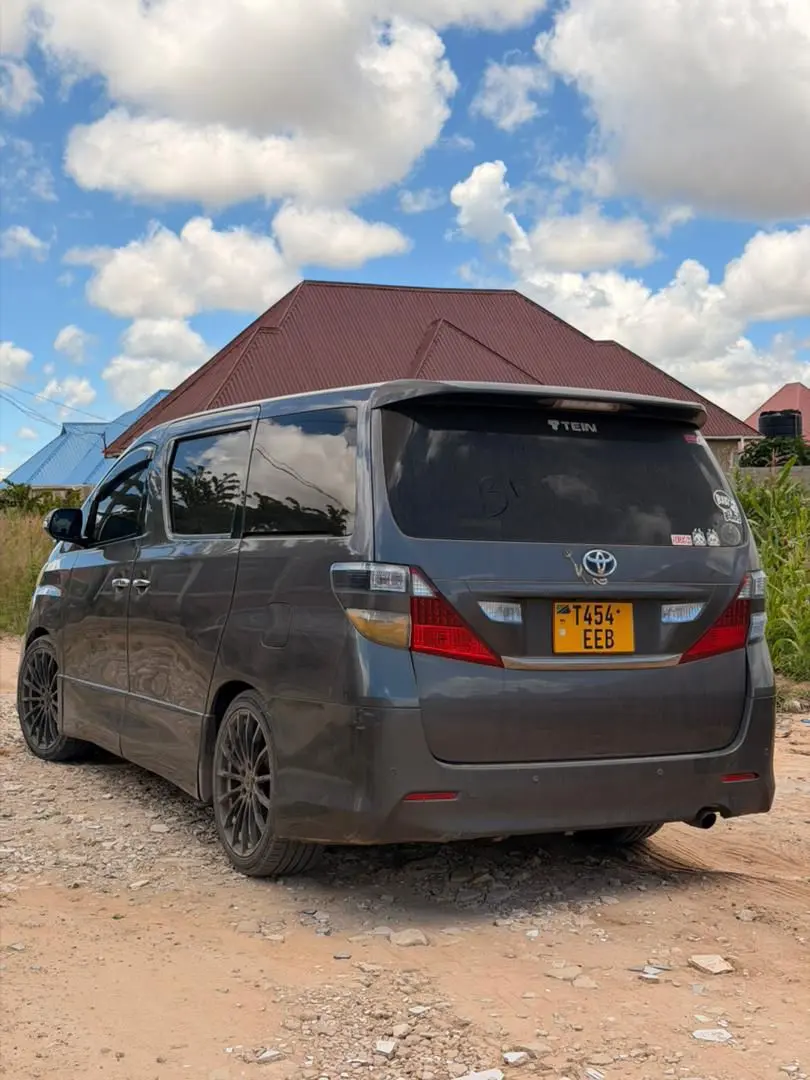 Toyota Vellfire Grey thumbnail 2
