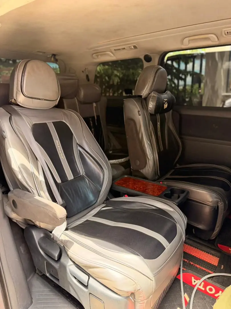 Toyota Vellfire Grey thumbnail 4