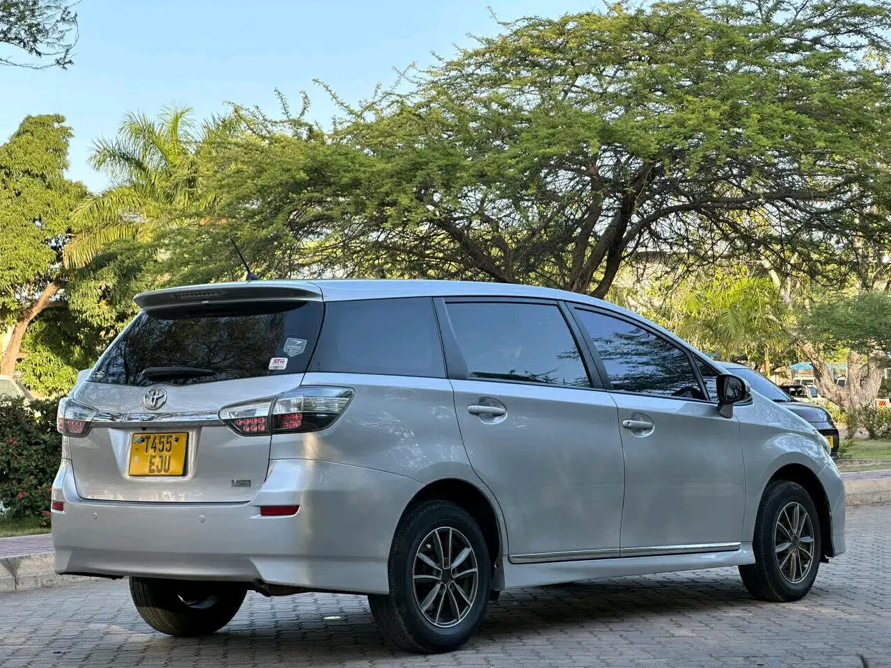 Toyota Wish 2014 Silver thumbnail 4