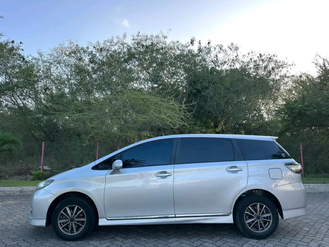 Toyota Wish 2014 Silver thumbnail 5