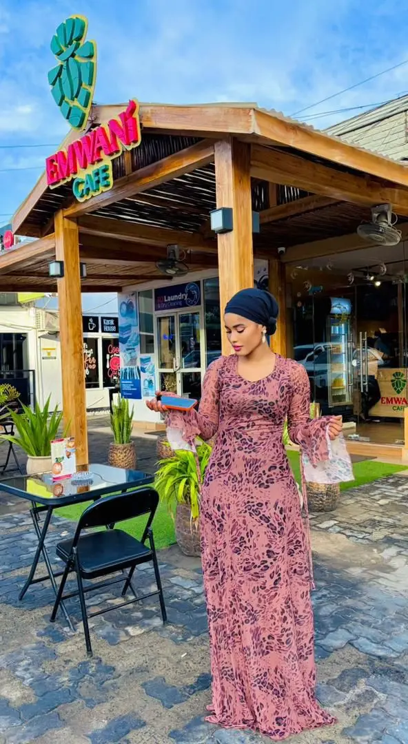 Long-sleeved Floral Maxi Dress thumbnail 2