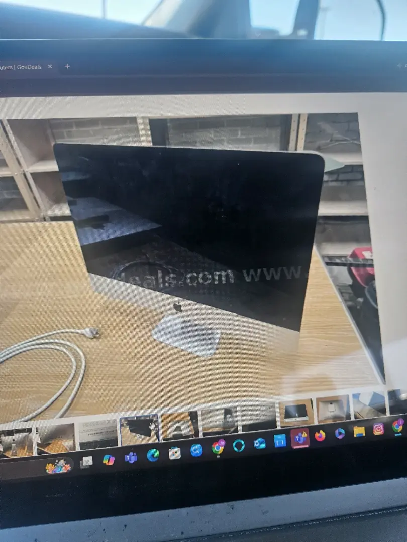 IMacs, iPads, and Samsung Smart TV Bundle thumbnail 7
