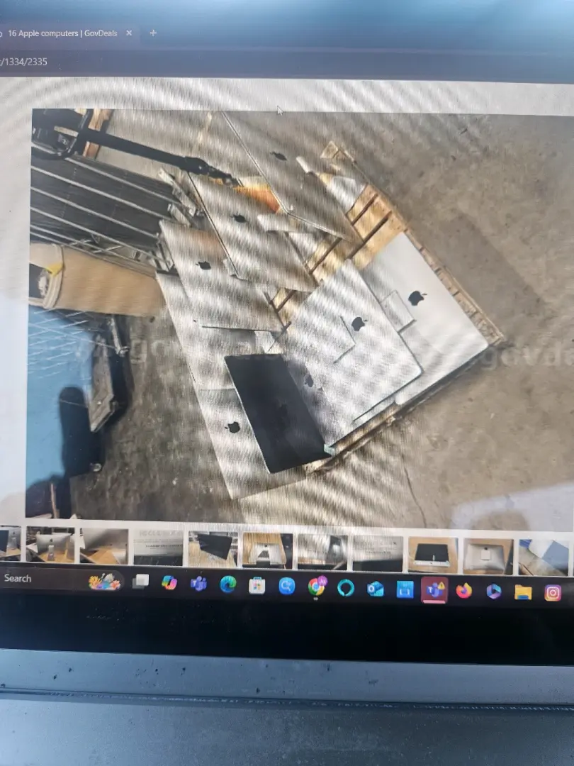 IMacs, iPads, and Samsung Smart TV Bundle thumbnail 8