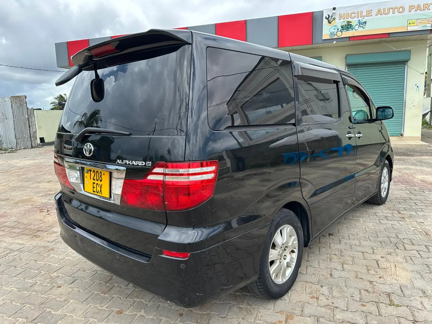 Toyota Alphard Minivan 2360cc thumbnail 4