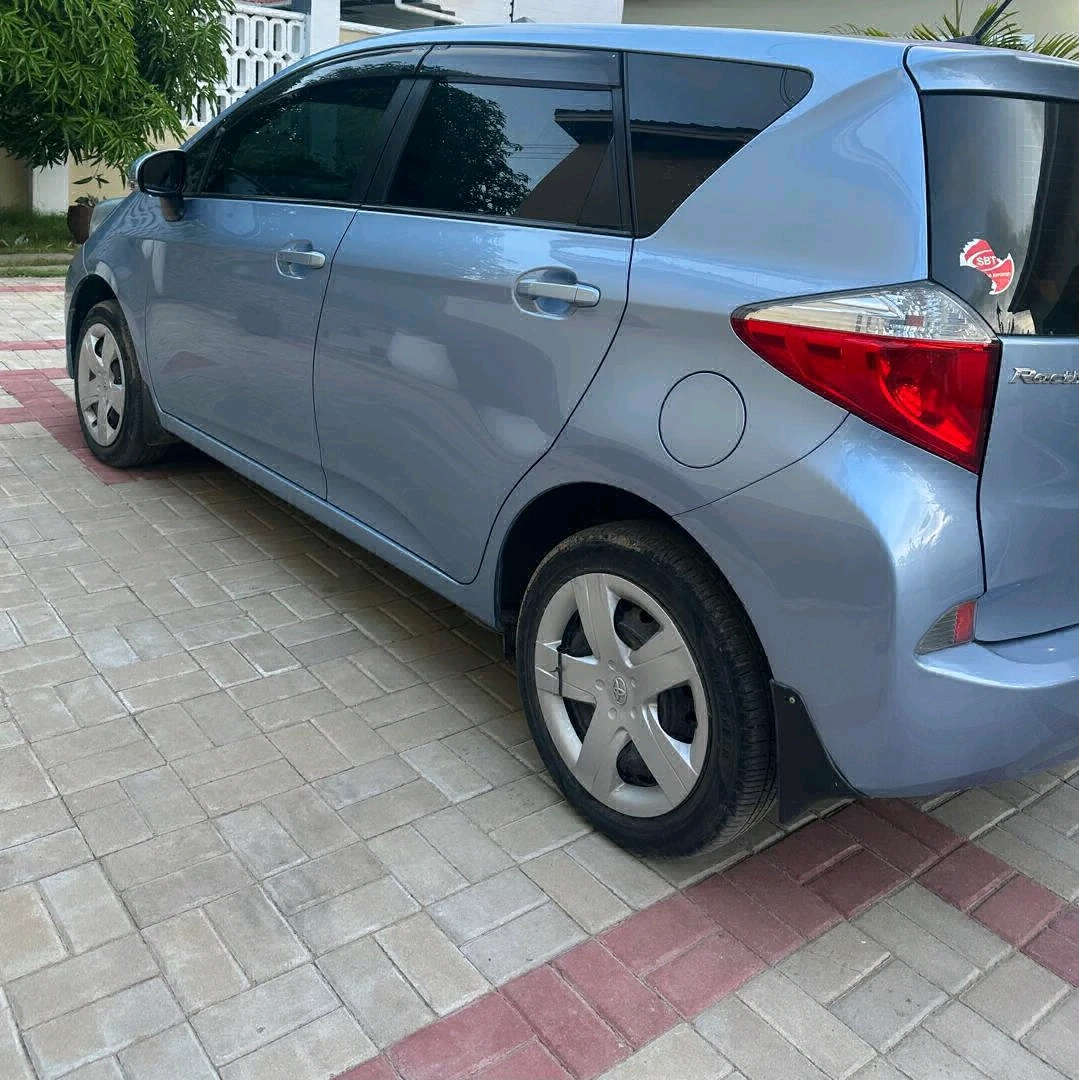 Light Blue Toyota Ractis/Verso S Hatchback thumbnail 4