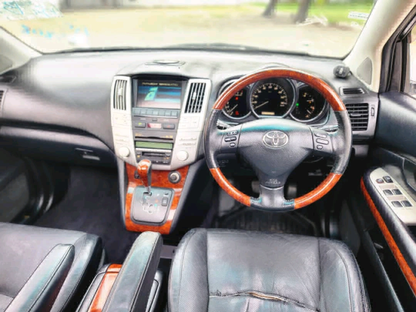 Toyota Harrier 2005 Pearl White SUV thumbnail 5
