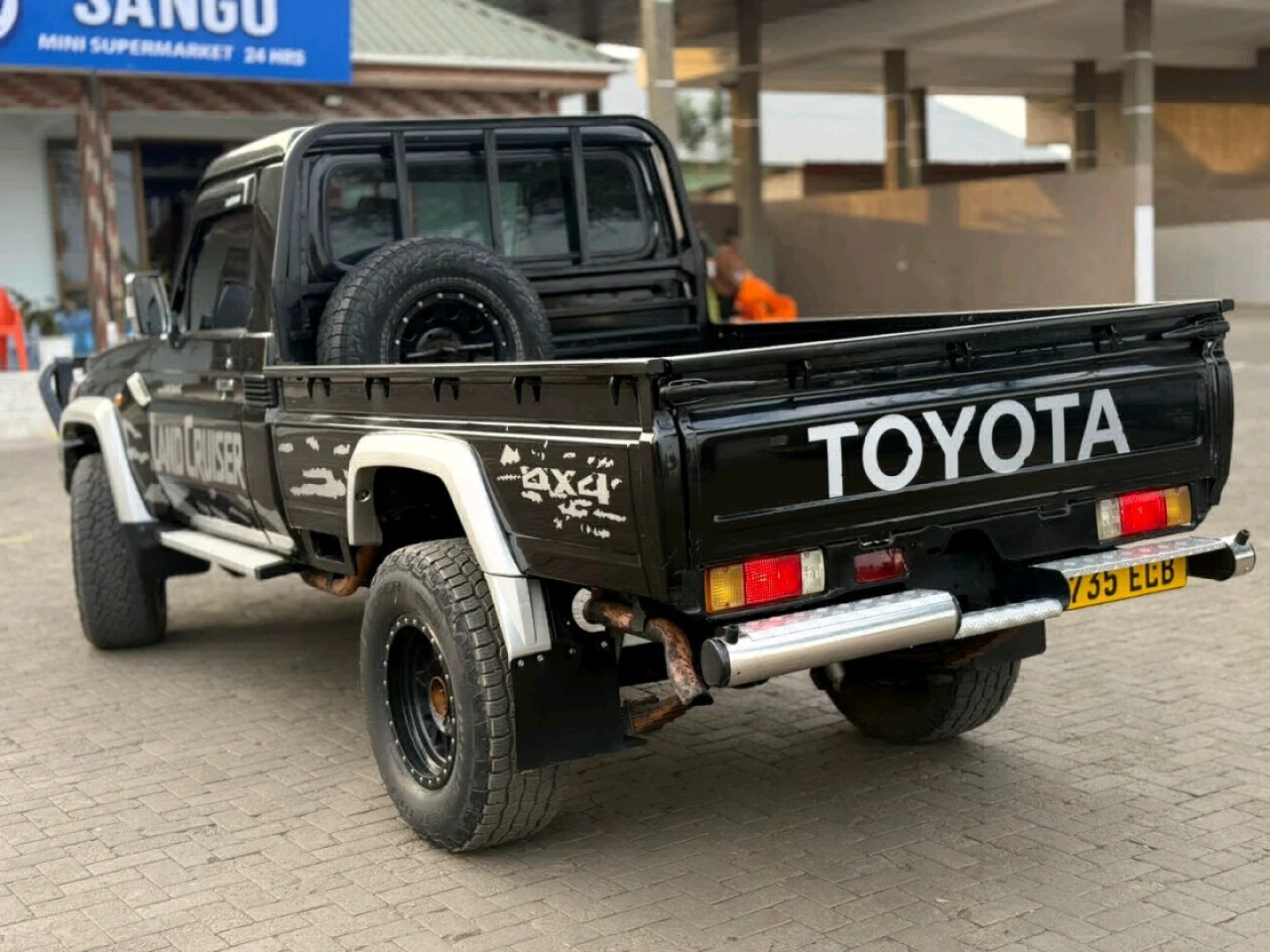 Toyota Land Cruiser 70 Series Pickup Truck thumbnail 2