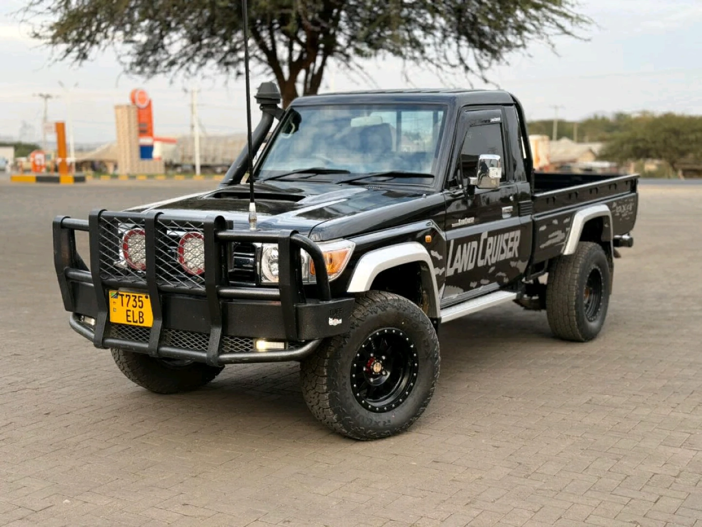 Toyota Land Cruiser 70 Series Pickup Truck thumbnail 3