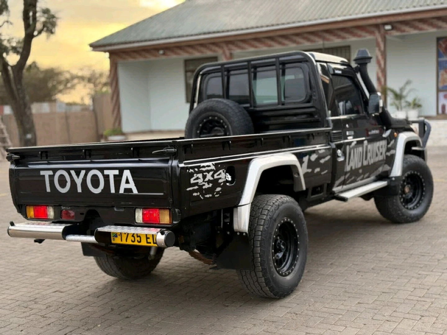 Toyota Land Cruiser 70 Series Pickup Truck thumbnail 4