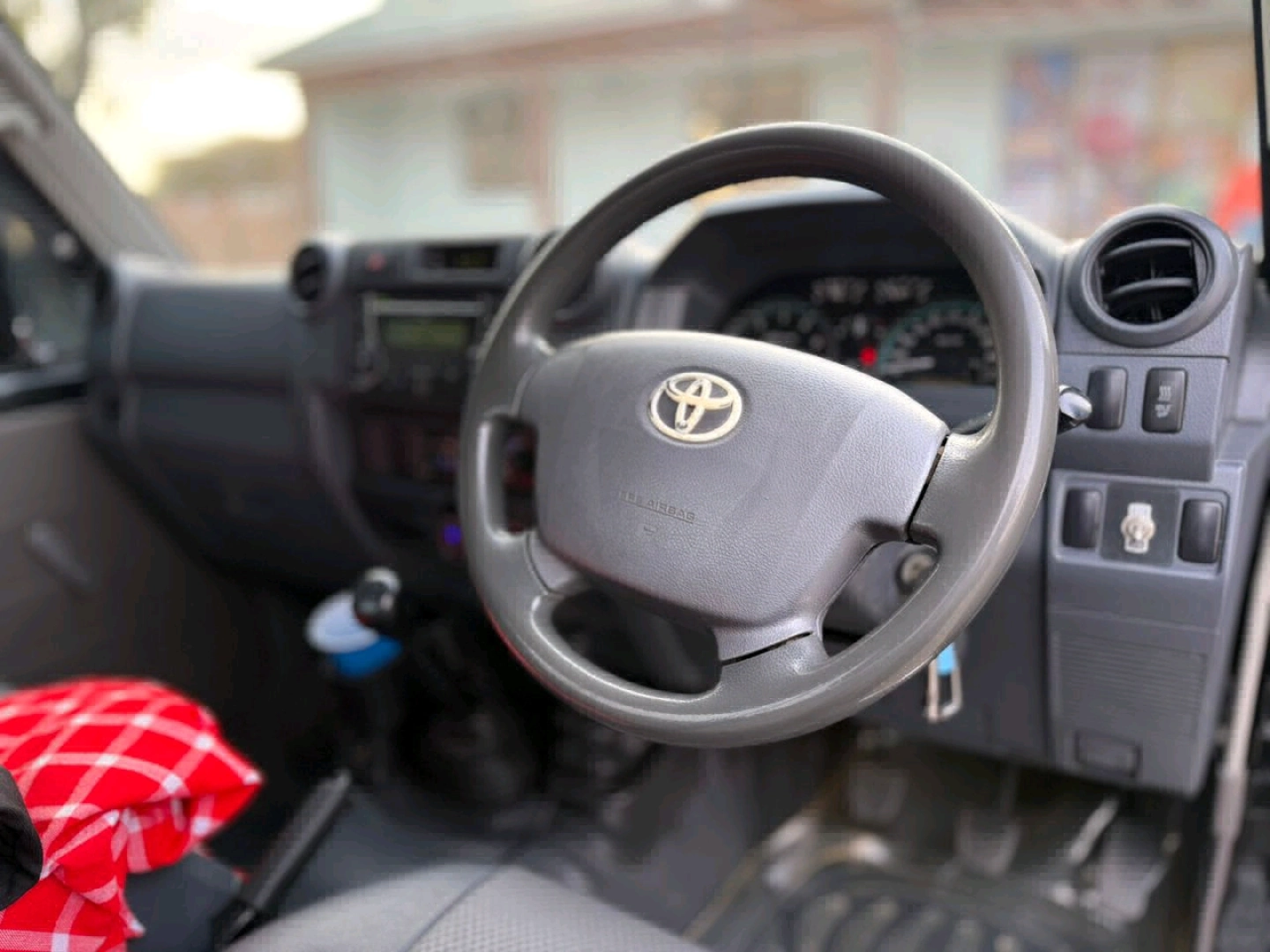 Toyota Land Cruiser 70 Series Pickup Truck thumbnail 7